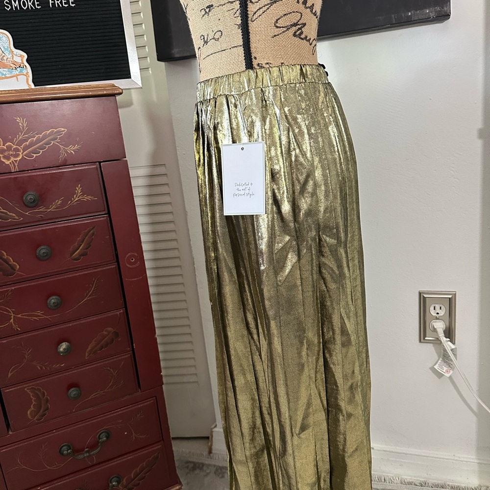 🆕Calligraphie Gold Metallic Pleated Skirt - Picture 10 of 16